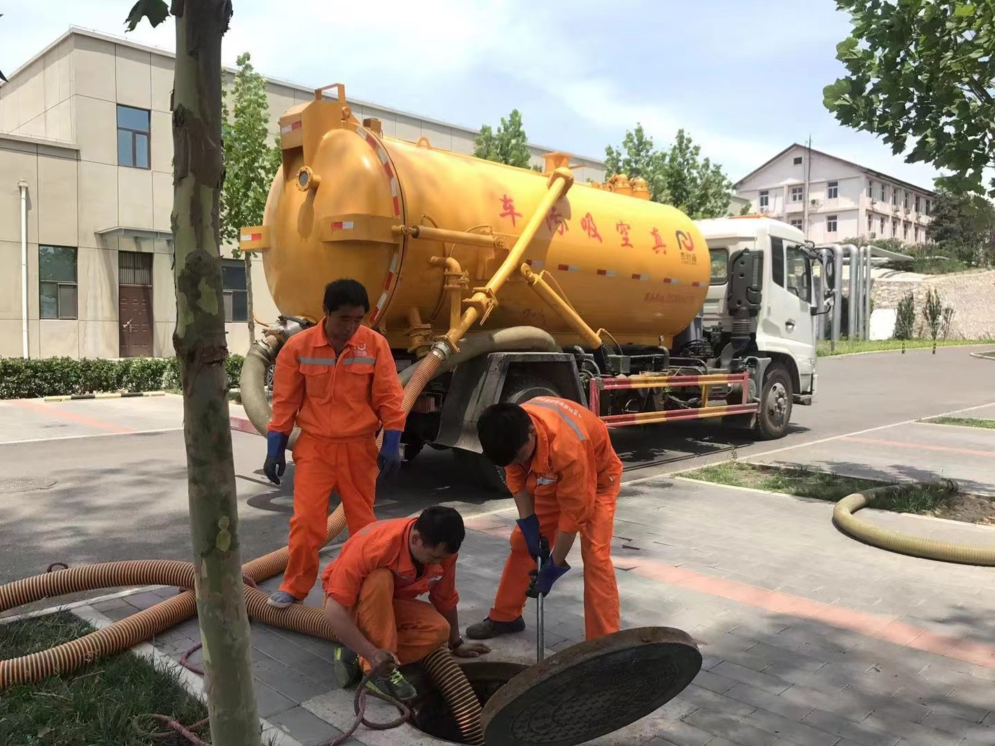 化州化粪池清理与5-8吨吸粪车施工效率分析